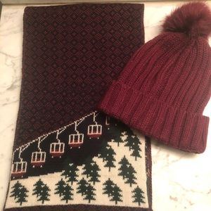 Old Navy winter hat with pom.